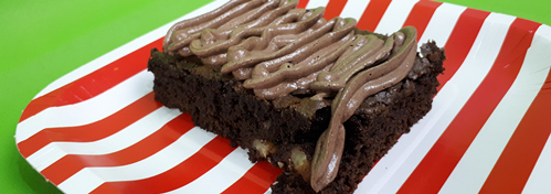 Imagem para Brownie com nozes e cobertura de nutella